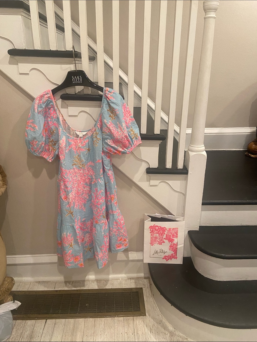 Lilly Pulitzer Blue and Pink Puff Sleeve Floral Dress
New size large - Picture 3 of 12